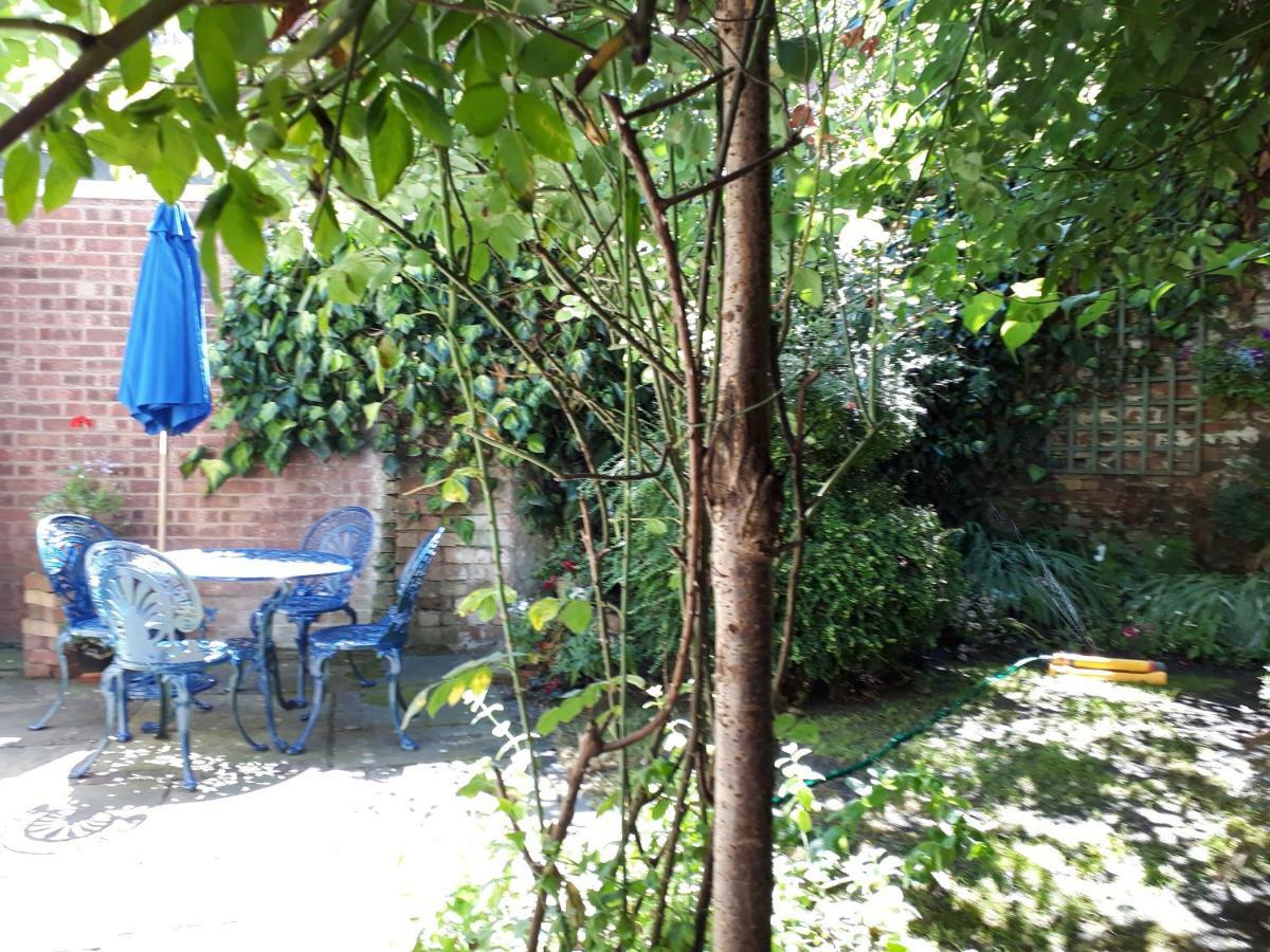 The Poop Deck Villa Upton upon Severn Exterior photo